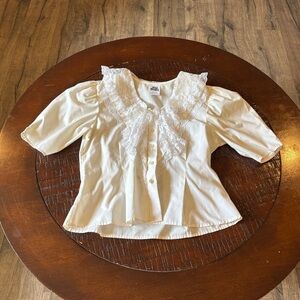 3594 Vintage YOU BABES White Blouse Lace Collar Puffy Sleeves Cottagecore Fairy